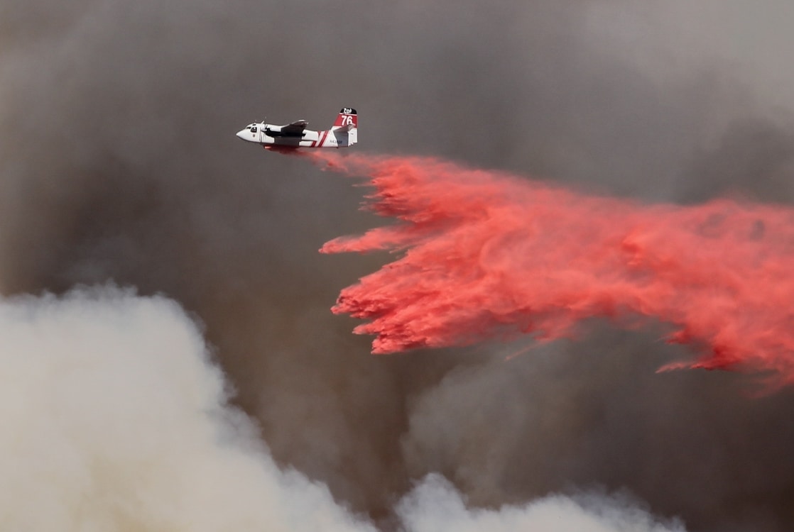 air_tanker_retardant_drop_